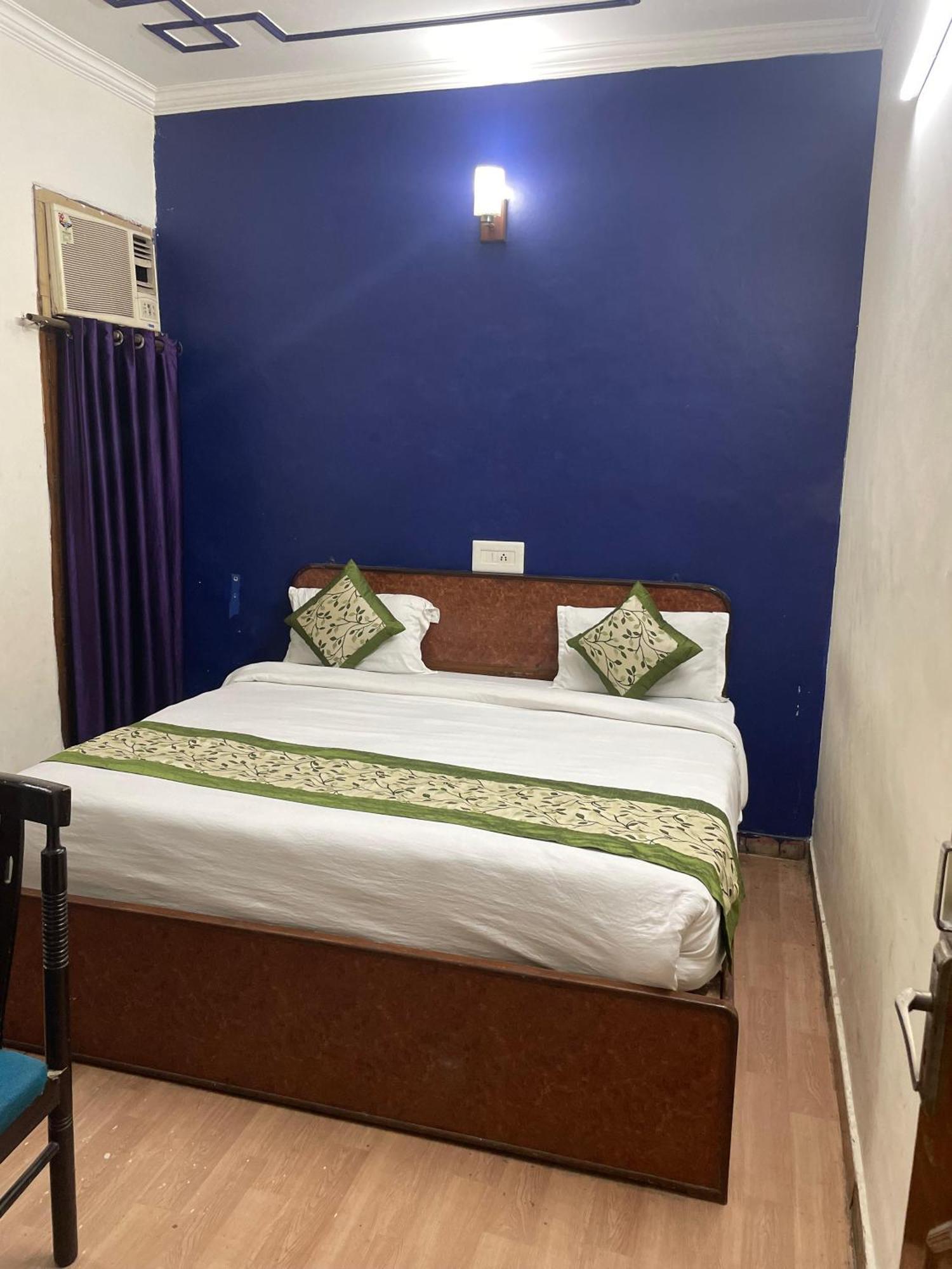 S R Plaza At Delhi Airport Hotel 2*