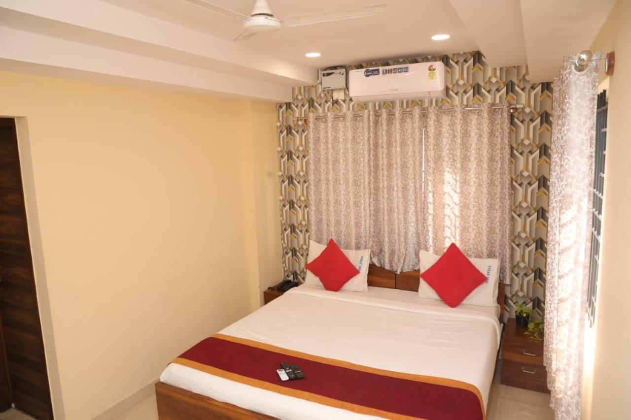 Hotel S R Plaza At Delhi Airport